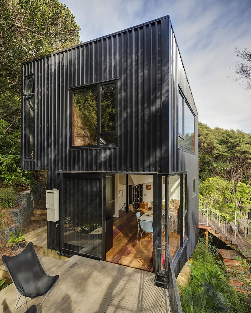 Unusual Tree House in New Zealand