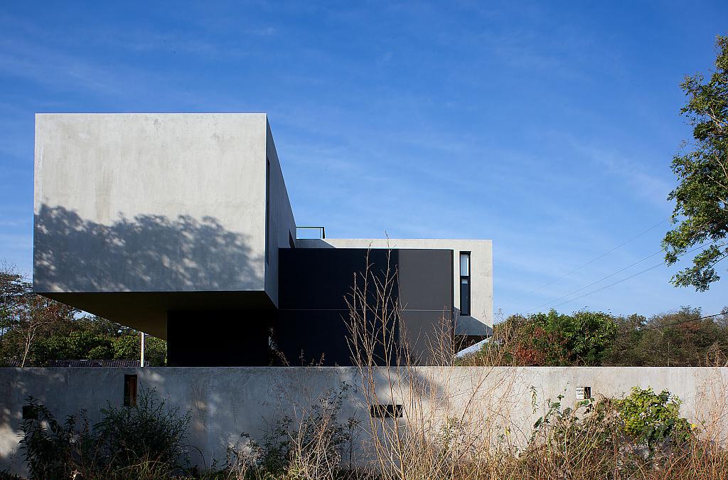 W House by IDIN Architects