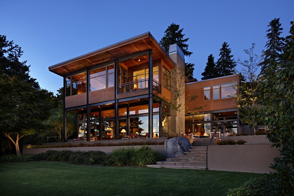 Waterfront Residence Envisioned As a Romantic and Relaxing Settlement