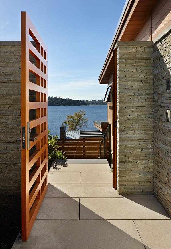 Waterfront Residence Envisioned As a Romantic and Relaxing Settlement