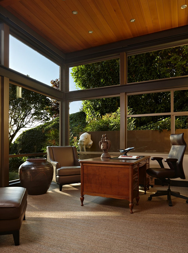 Waterfront Residence Envisioned As a Romantic and Relaxing Settlement