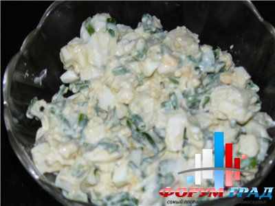Простой и вкусный салат из яиц