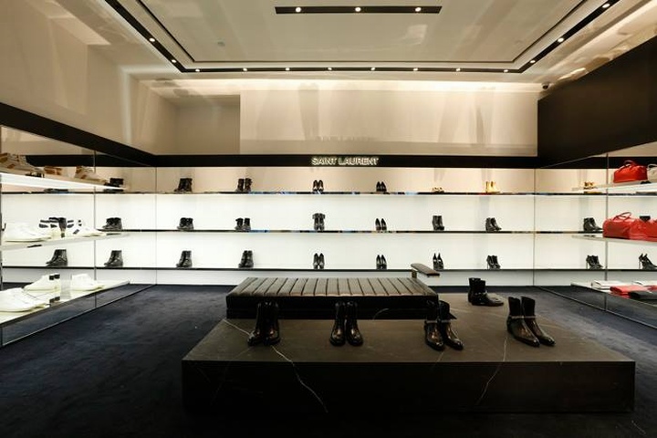 i-t-25th-anniversary-store-at-parkview-green-beijing-china-12