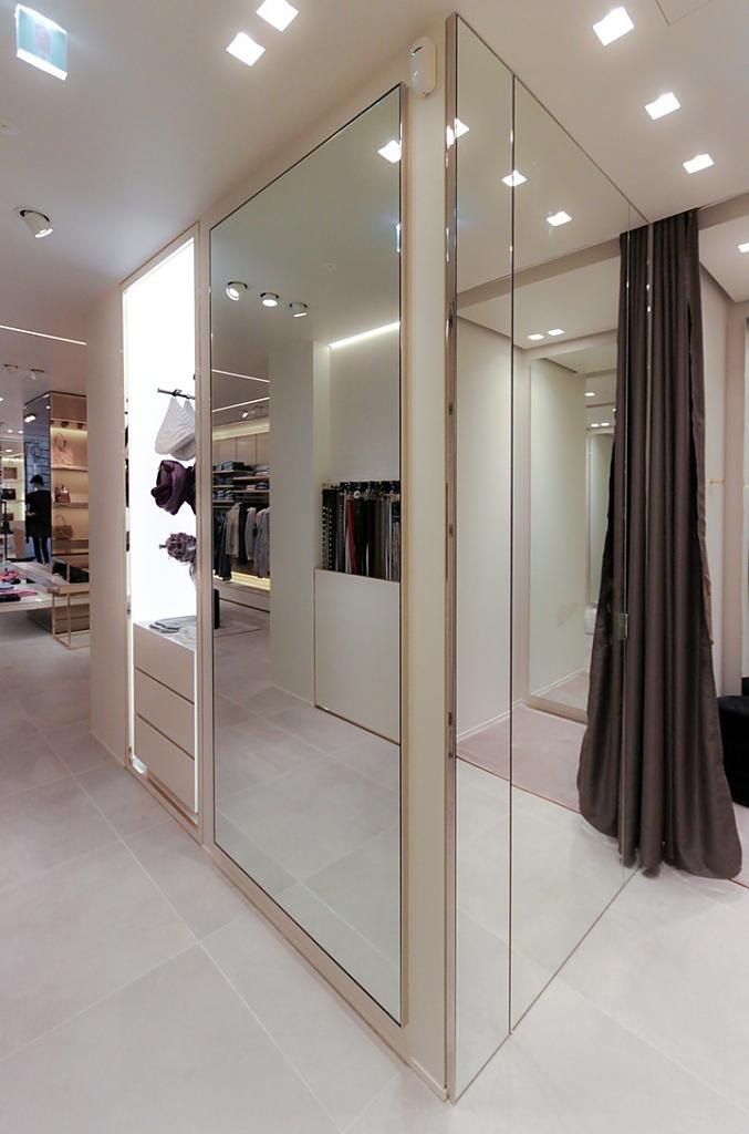 liu-jo-collection-flagship-store-by-christopher-g-ward-padova-italy-07