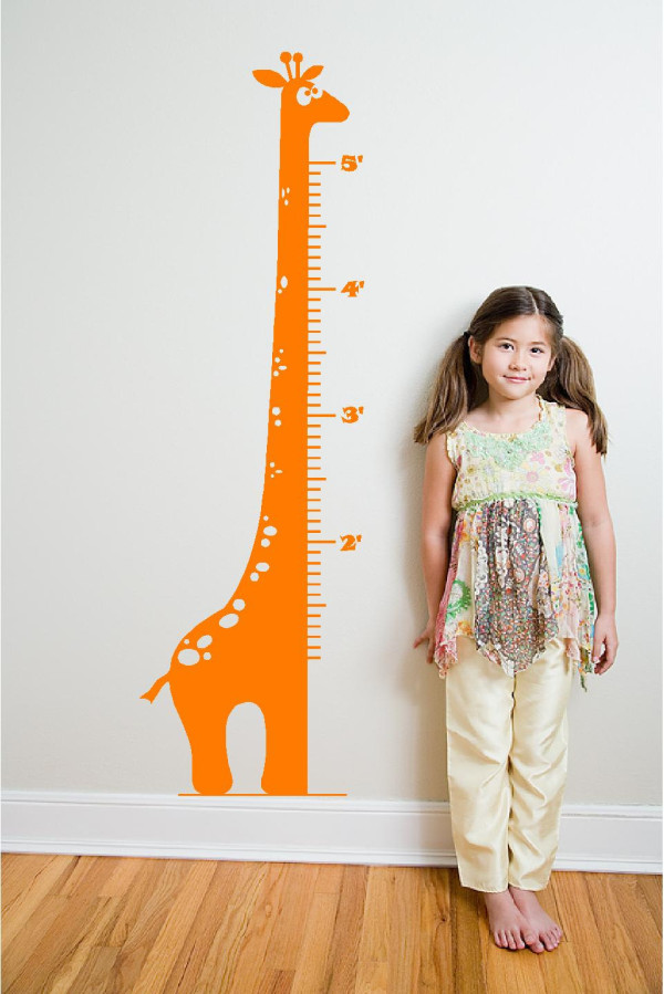 growth-chart-giraffe-via-etsy