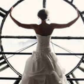 unusual-and-romantic-wedding-theme-with-clocks-14-01