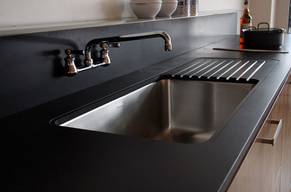 backsplash-shelf-with-integrated-knife-block-from-viola-park-04