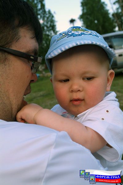 На руках у папы