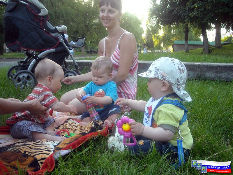 Общение и знакомство с малышами