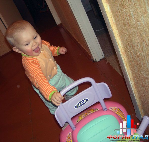 Федя играет