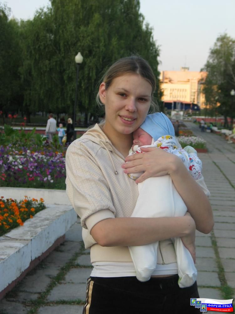 у мамы на руках