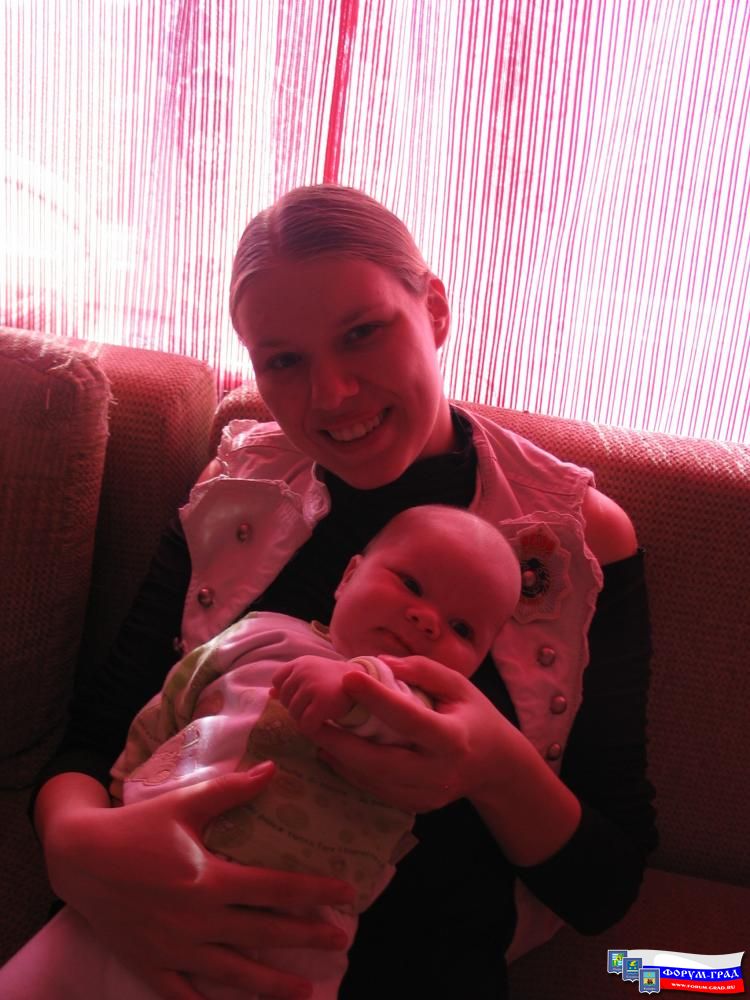 А это я с мамой позирую