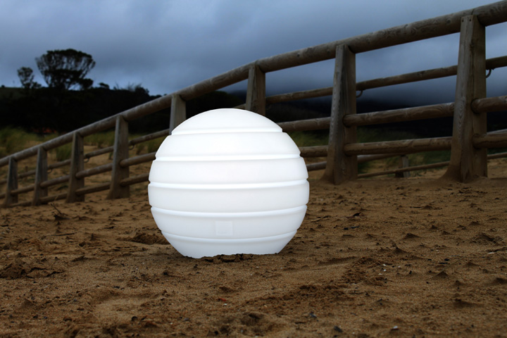 lainoa-lamp-by-jon-santacoloma-03