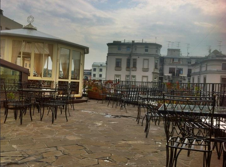 restoran-s-verandoy-na-kryshe-iyerusalim-01