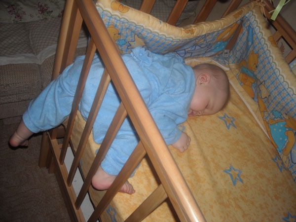 sleeping-babies-funny-pictures-17