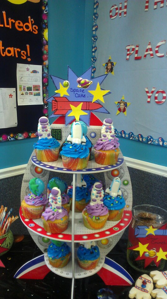 space-shuttle-cupcake-holder-02