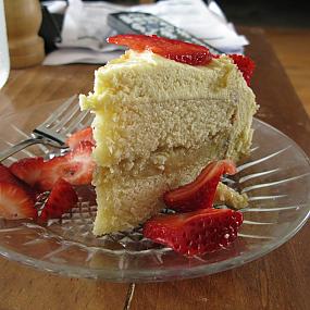 cake-with-strawberries-01