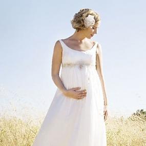 beautiful-maternity-wedding-dresses-07