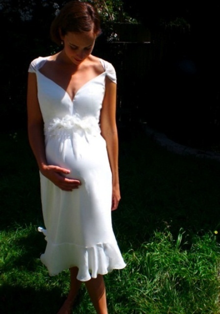 beautiful-maternity-wedding-dresses-16