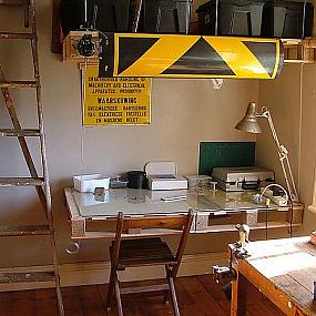 hanging-pallet-desk