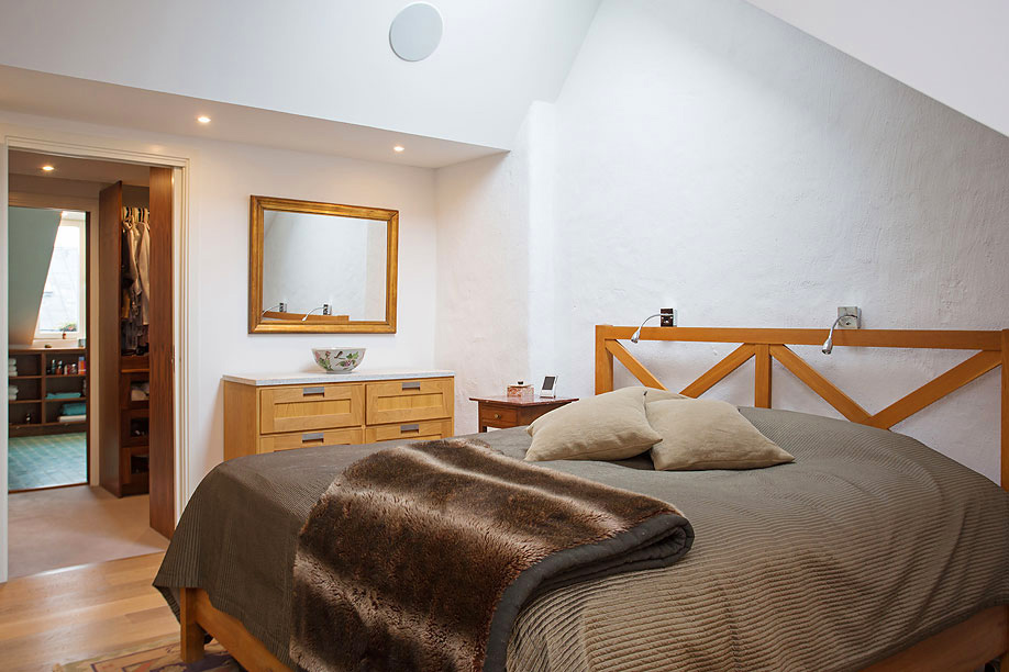 decorated-swedish-loft-03