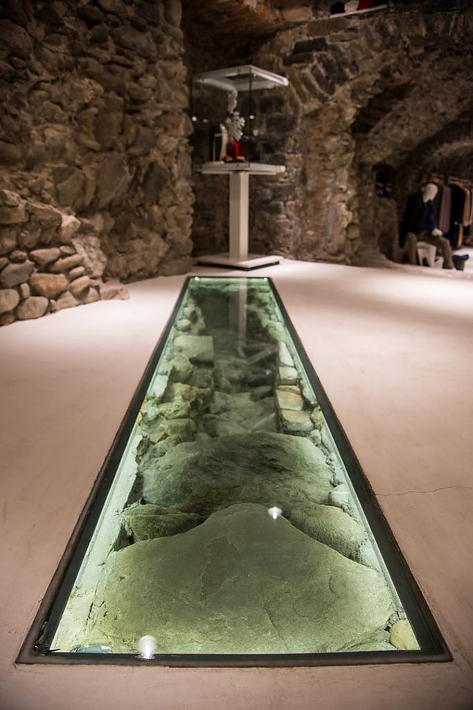 f-b-aurum-store-italy-02