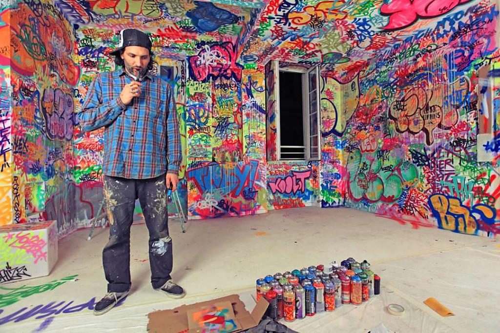 graffiti-hotel-room-03