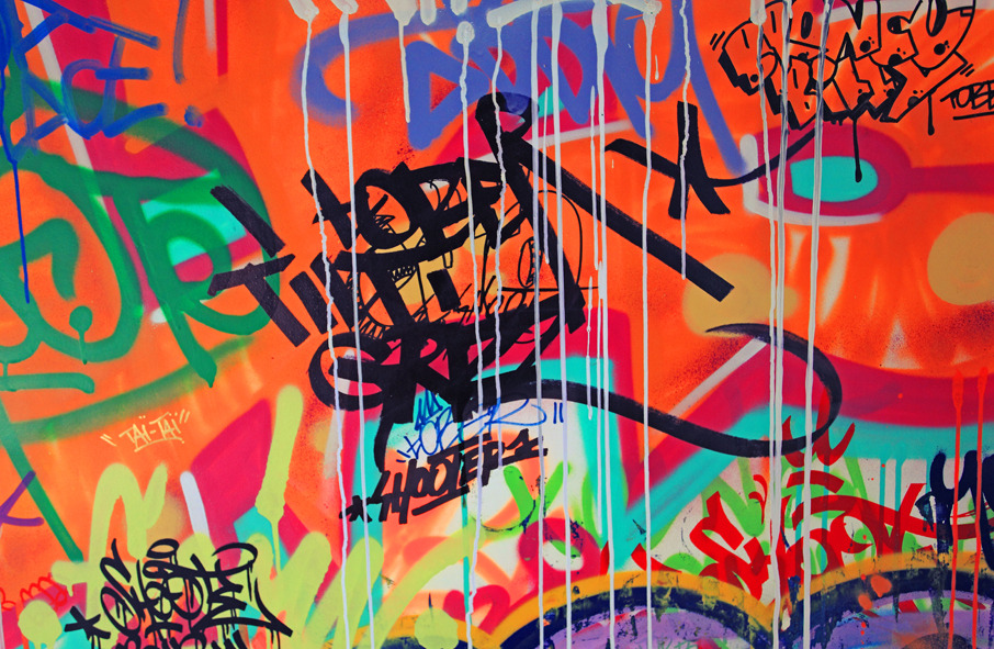 graffiti-hotel-room-07