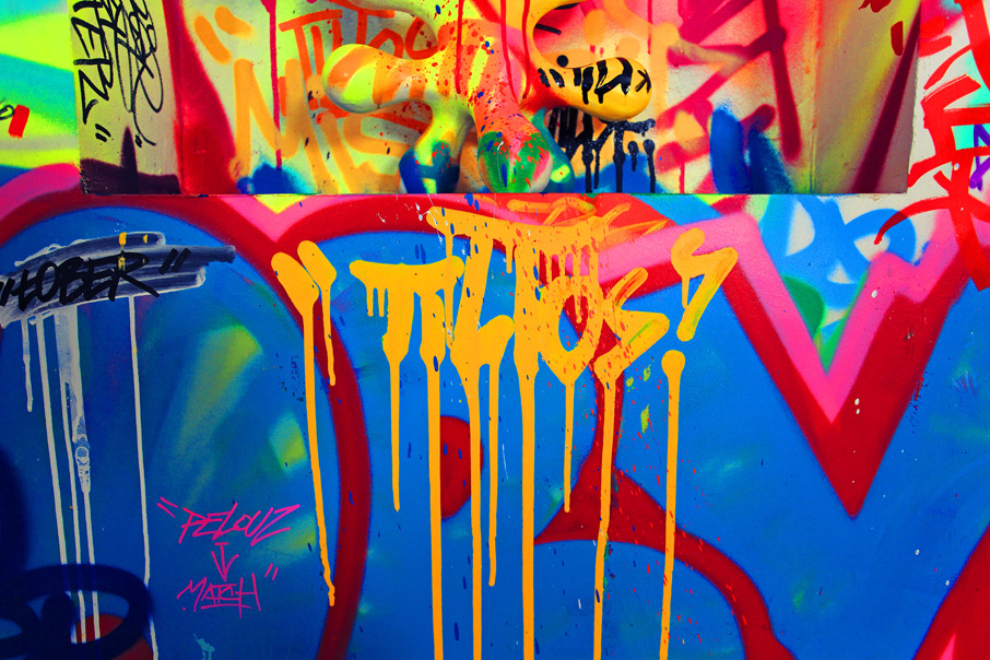 graffiti-hotel-room-09