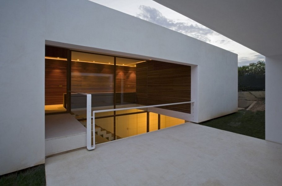 Вилла SSR House от Silvestre Navarro Architects в Валенсии