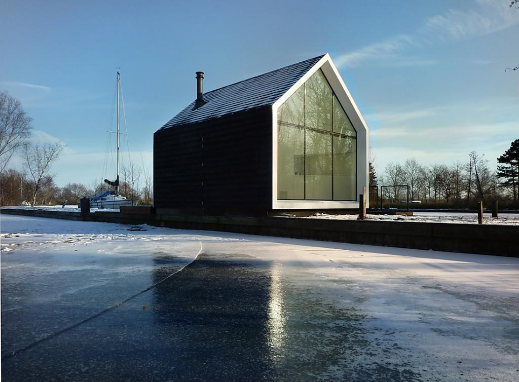recreational-island-house-by-2by4-architects-03