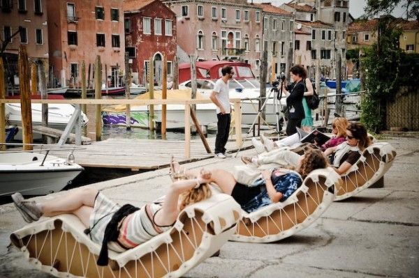 recycled-cardboard-rocking-chaise-04