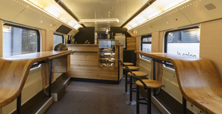 starbucks-on-a-train-with-sbb-01