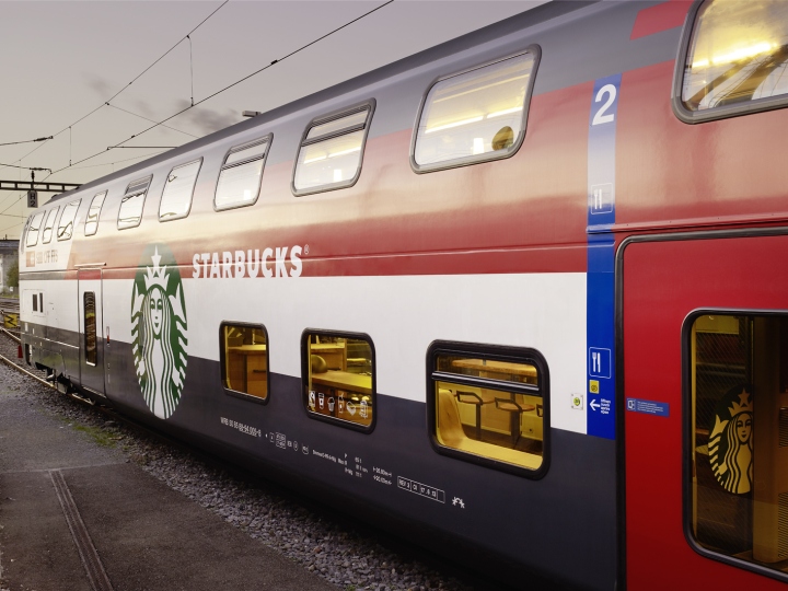 starbucks-on-a-train-with-sbb-08
