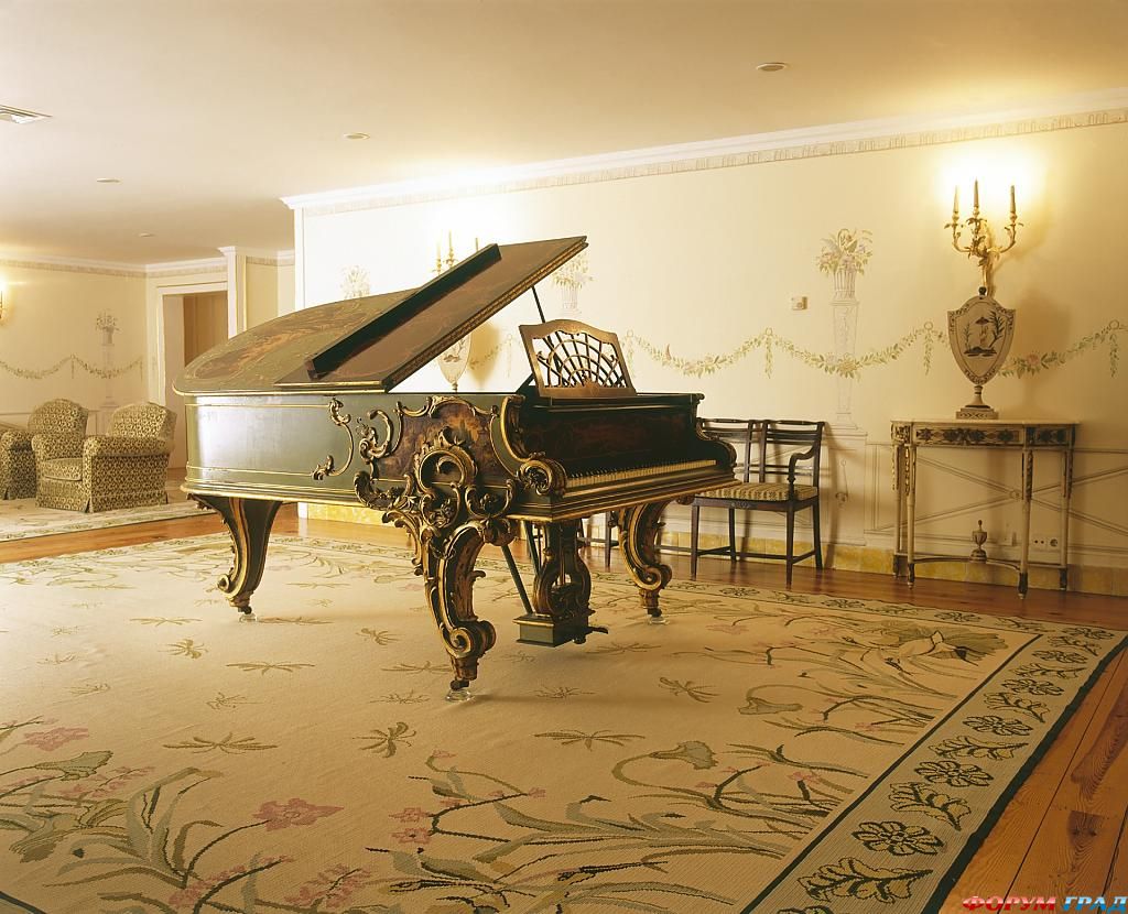 Шикарное пианино в отеле Sintra