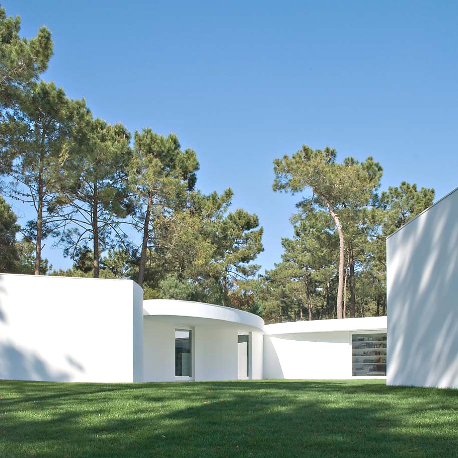 luxury-villa-aroeira-portugal