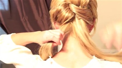hairstyle-with-their-hands-15