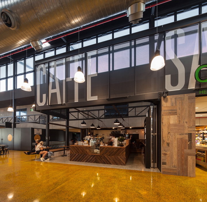 capri-on-via-roma-market-15