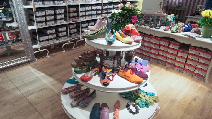 deerberg-versand-footwear-store-germany-16