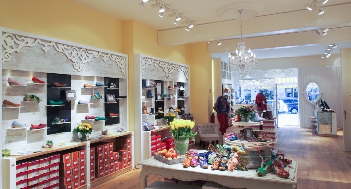 deerberg-versand-footwear-store-germany-17