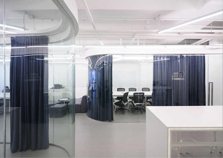 exotropy-technology-office-01