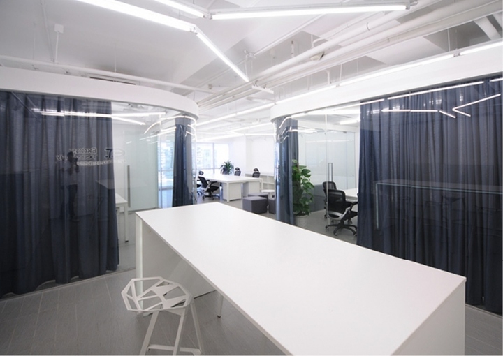 exotropy-technology-office-02