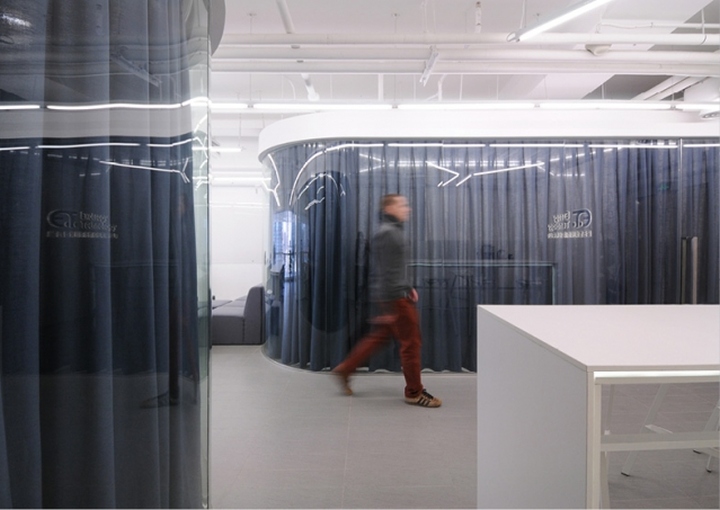exotropy-technology-office-03