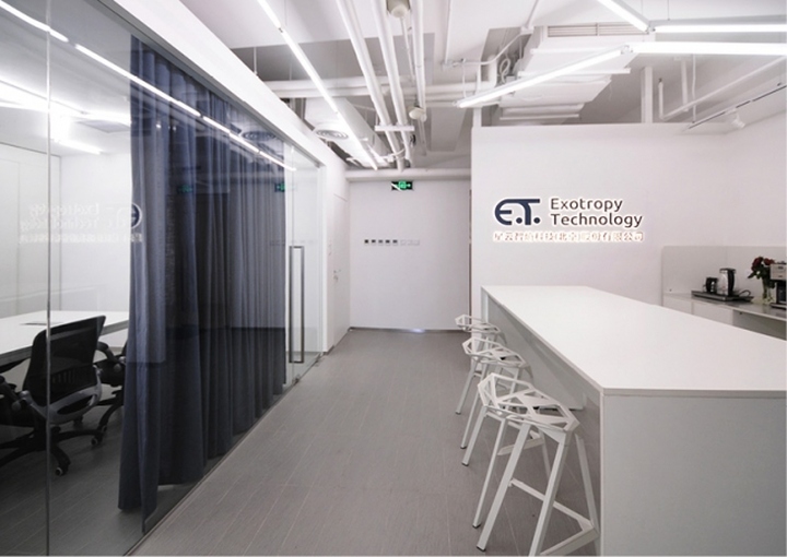 exotropy-technology-office-11