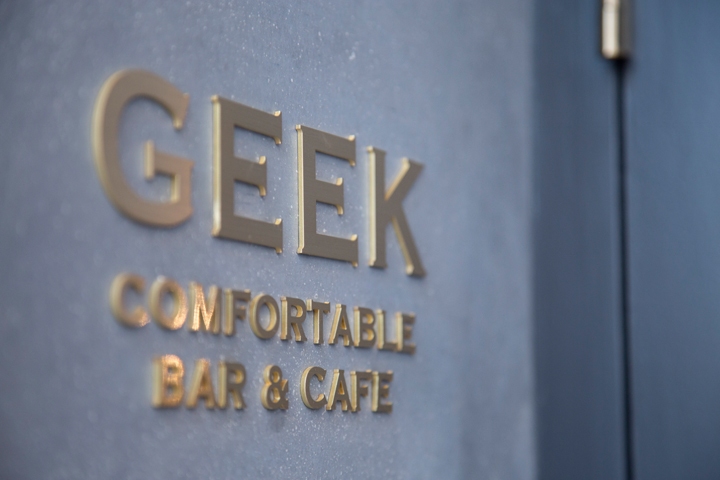 geek-comfortable-bar-cafe-06