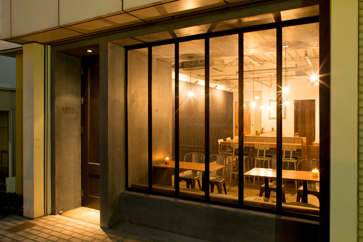 geek-comfortable-bar-cafe-07