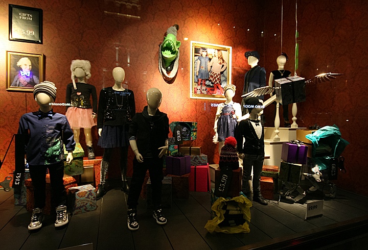 hm-windows-london-04