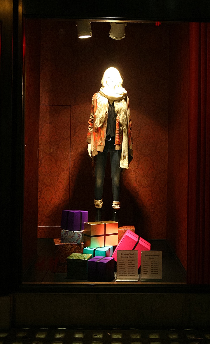 hm-windows-london-06