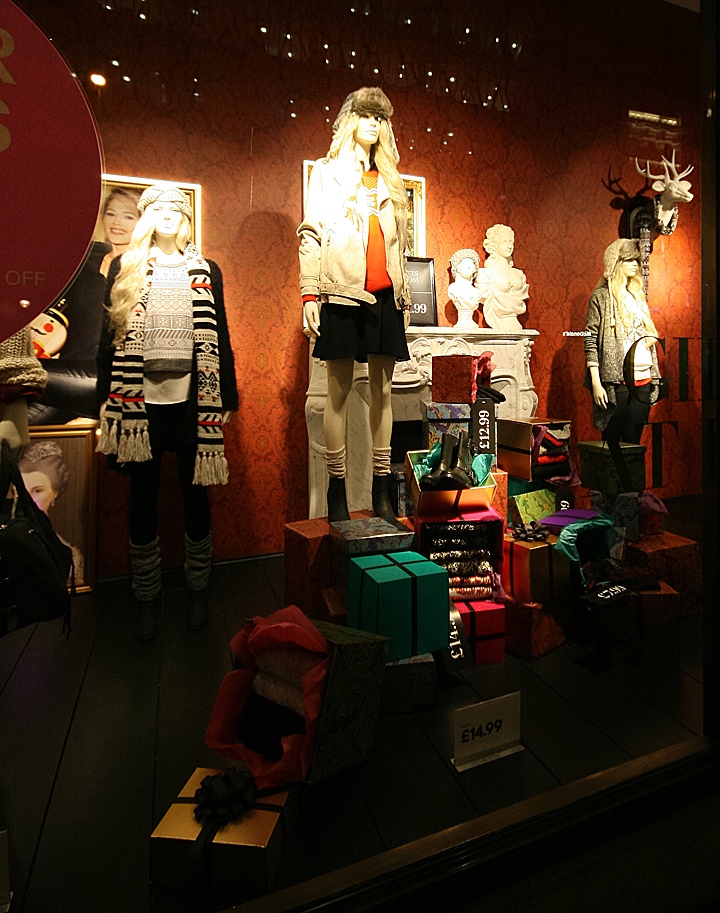 hm-windows-london-08