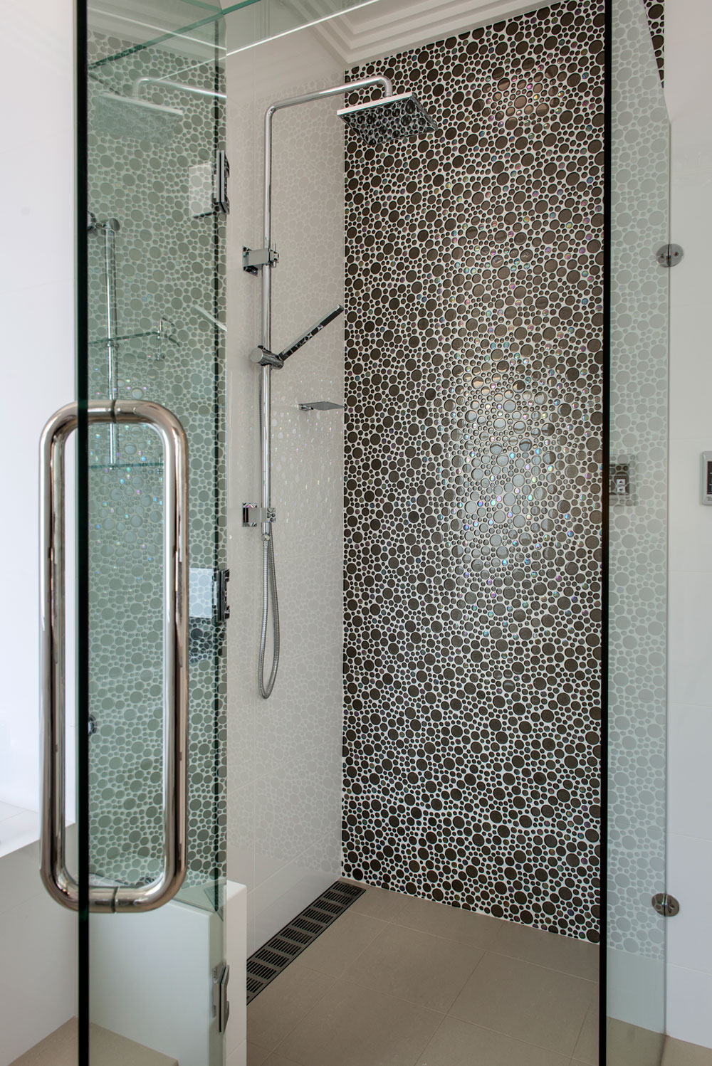 Shower house. Душевая в панельке. Дизайн душевой комнаты покрытия стен. Shower Wood.